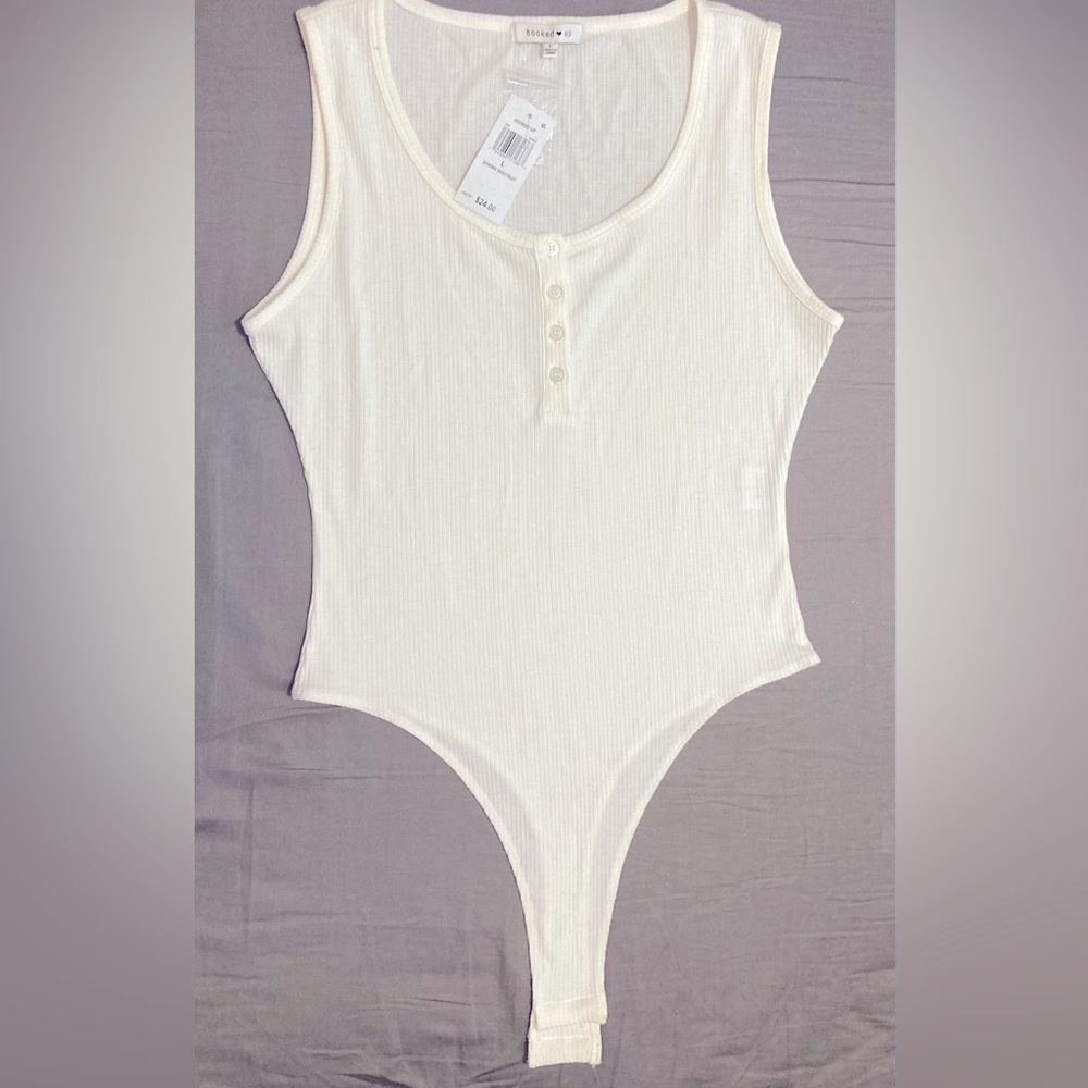 Hooked up NWT Tank style bodysuit size L